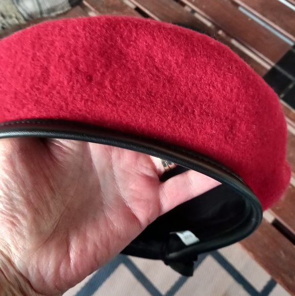 Classic Wool Beret cap - Picture 2 of 4